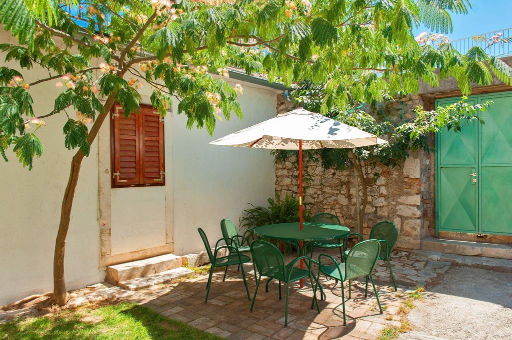Apartment Dalmatian Garden Šibenik Oda fotoğraf